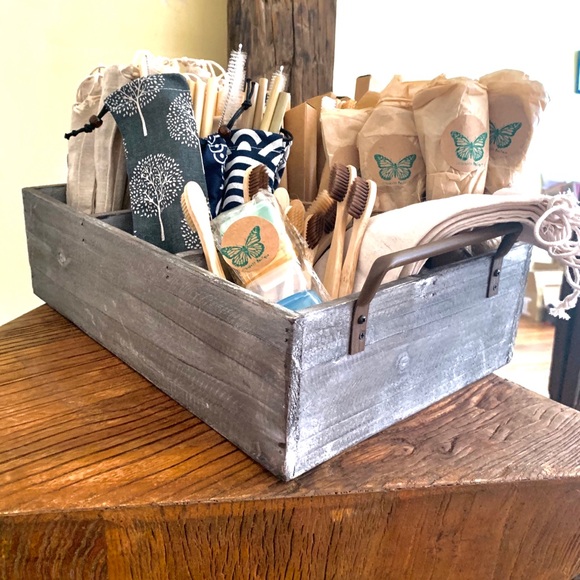 🌱BOX OF 4 CHARCOAL+BAMBOO TOOTHBRUSHES🌱 - Picture 3 of 4